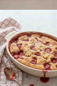 Easy Strawberry Cobbler Recipe with Fresh Berries – The Best Fruit Cobbler for a Quick Dessert