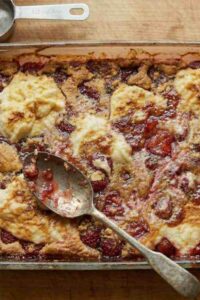 Easy Strawberry Cheesecake Dump Cake – Best Quick Strawberry Dessert Recipe