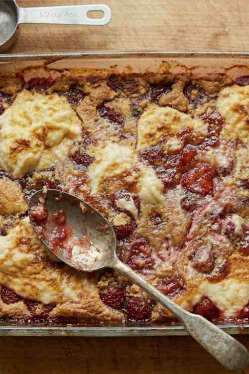 Easy Strawberry Cheesecake Dump Cake – Best Quick Strawberry Dessert Recipe