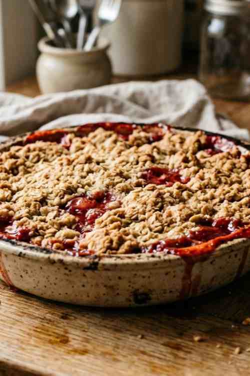 Homemade Strawberry Rhubarb Crisp – Simple and Delicious Fruit Dessert