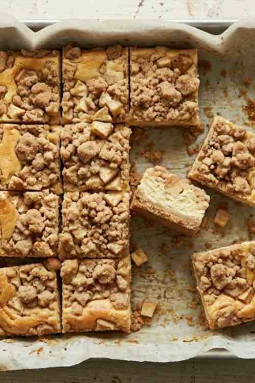 Best Apple Cheesecake Bars Recipe – Creamy Easy Apple Dessert Bars with Crumb Topping