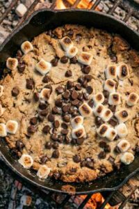 Easy Campfire Cookies with Chocolate Chip Cookie Dough – Gooey Skillet Dessert Recipe