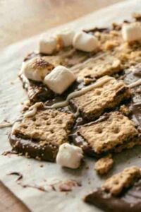 Easy Chocolate S’mores Bark Recipe (No Bake Dessert Ready in Minutes)