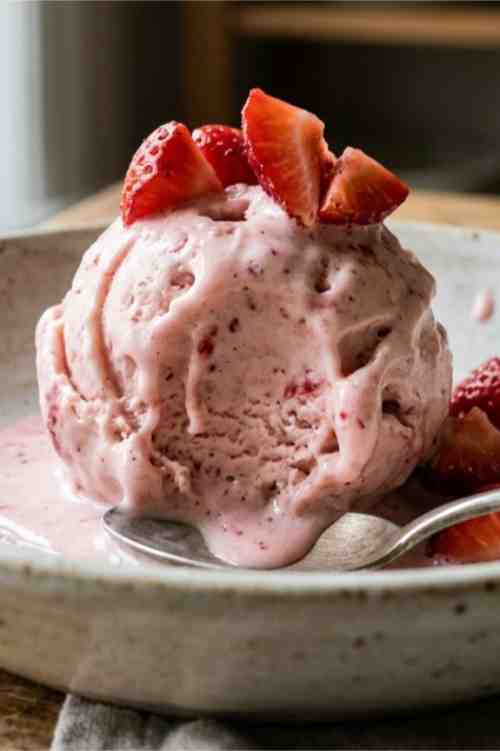 Best Homemade Strawberry Ice Cream Recipe – Rich and Creamy Dessert