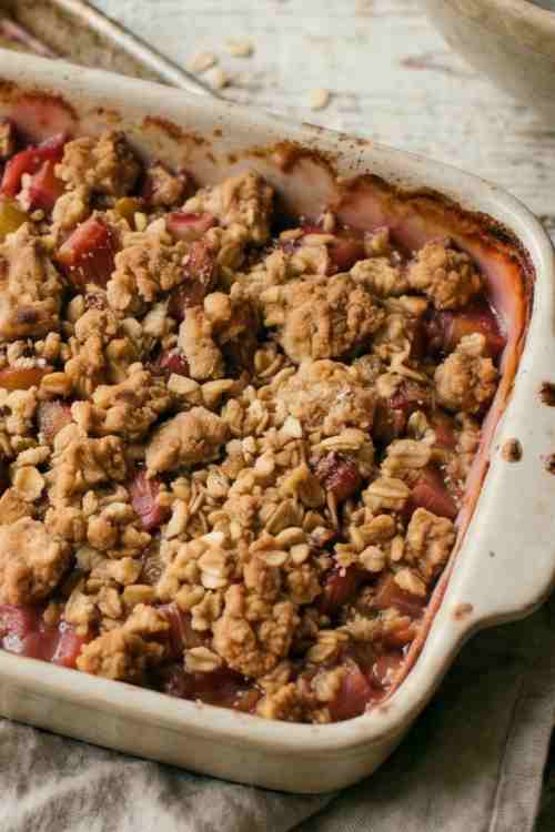 Easy Rhubarb Crumble with Oats Recipe for a Crunchy Homemade Dessert Everyone Will Love