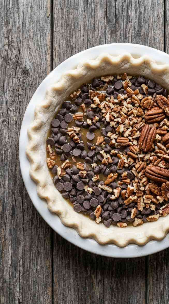 chocolate-pecan-pie-process-step-4-filling-poured