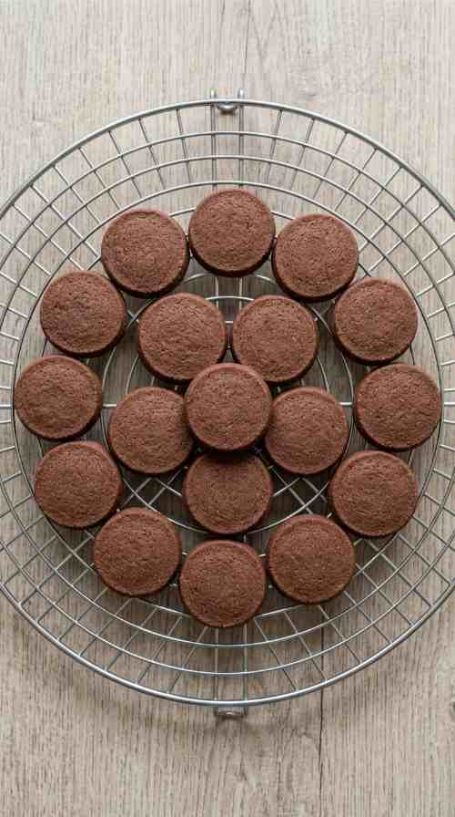 chocolate-shortbread-cookies-cooling-rack