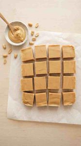 Easy Peanut Butter Fudge Recipe (4 Ingredients!)