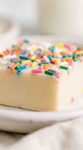 Easy White Chocolate Fudge Recipe (Just 5 Ingredients!)